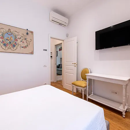 Apartment Piazza Venezia And Terrace